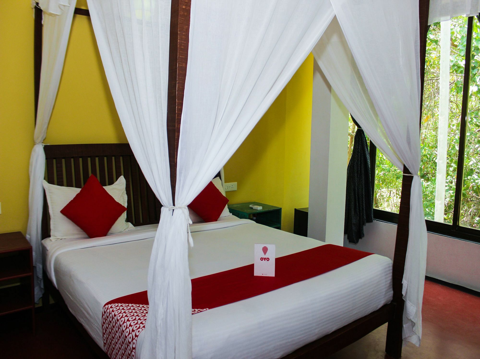 Rock Bite Hotel Morjim Exterior photo